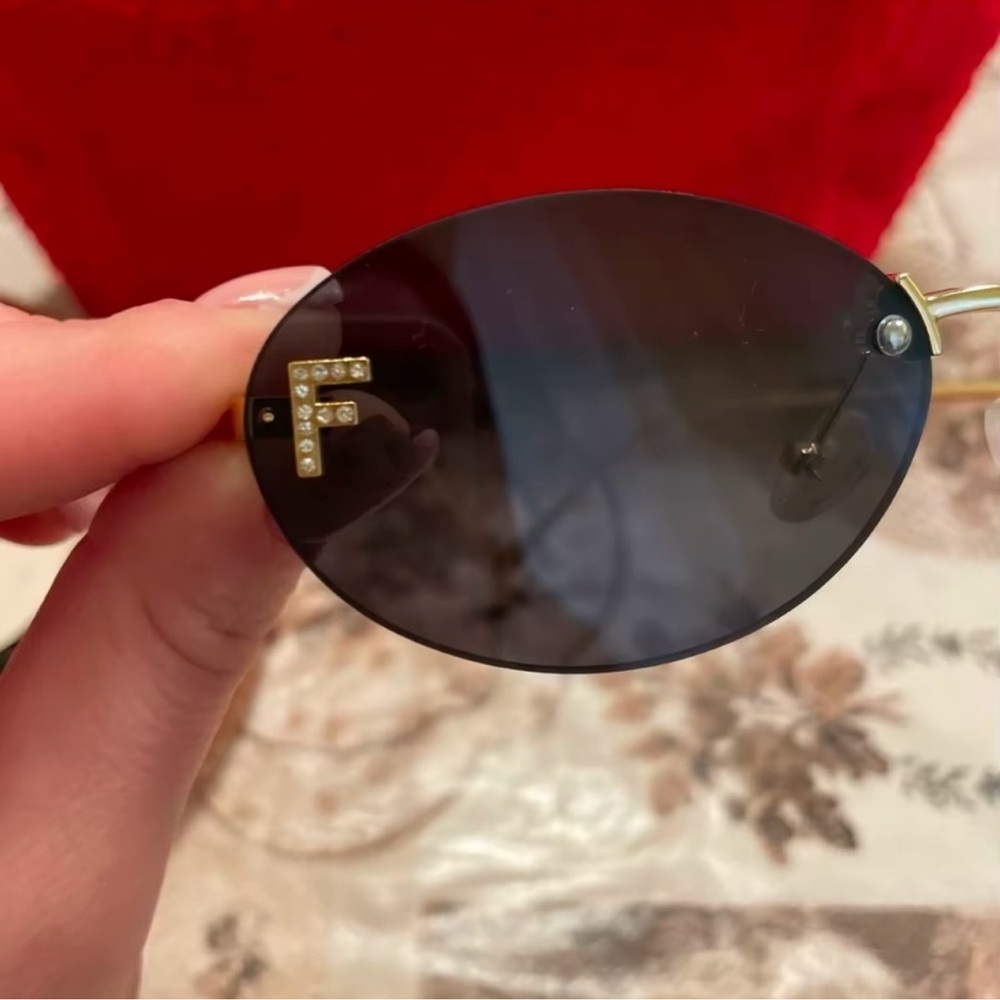 Retro F Stylish Black Sunglasses - Picture 7 of 15